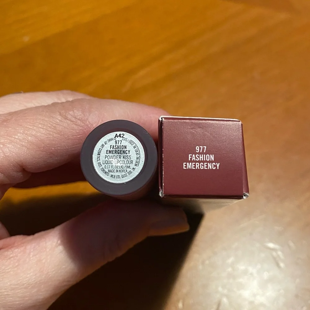 MAC Powder Kiss Liquid Lipcolour Fashion Emergency